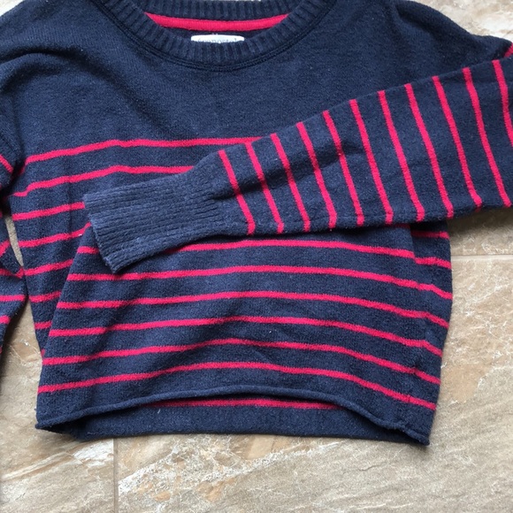 Raw Edge Crop Sweater (Size S) - Picture 2 of 4